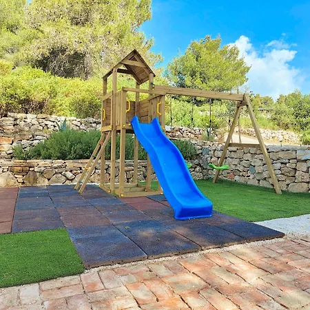 Salum * 特罗吉尔